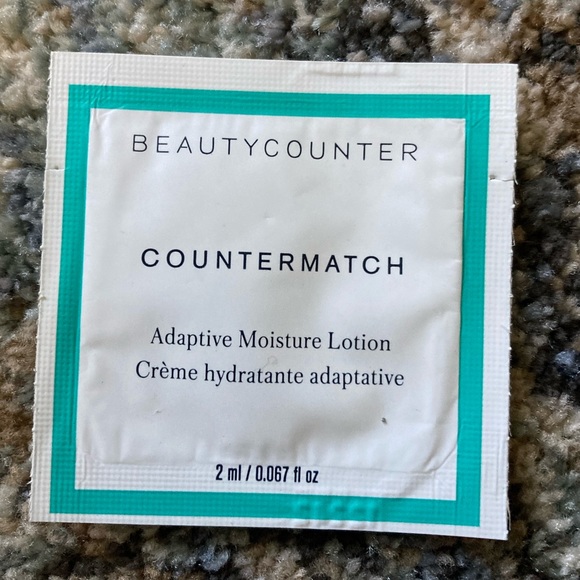 Mario Badescu Cosmetic Bag and Makeup Samples - Picture 3 of 8